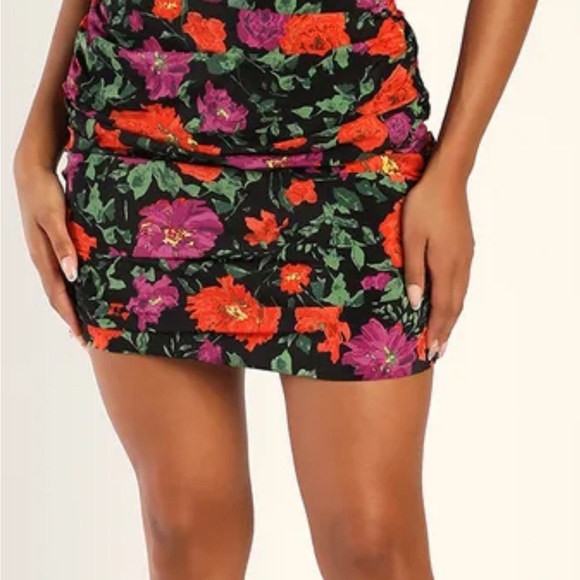 Lulu’s Bright Beauty Black Floral Ruched Two Piece Set - Picture 3 of 6